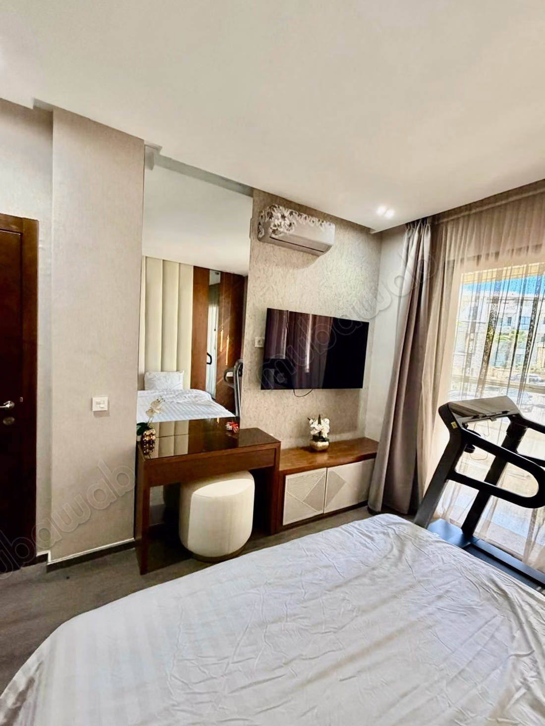 Très bel appartement de luxe haut standing en location à Founti.
Superficie 120 m².
Meublé