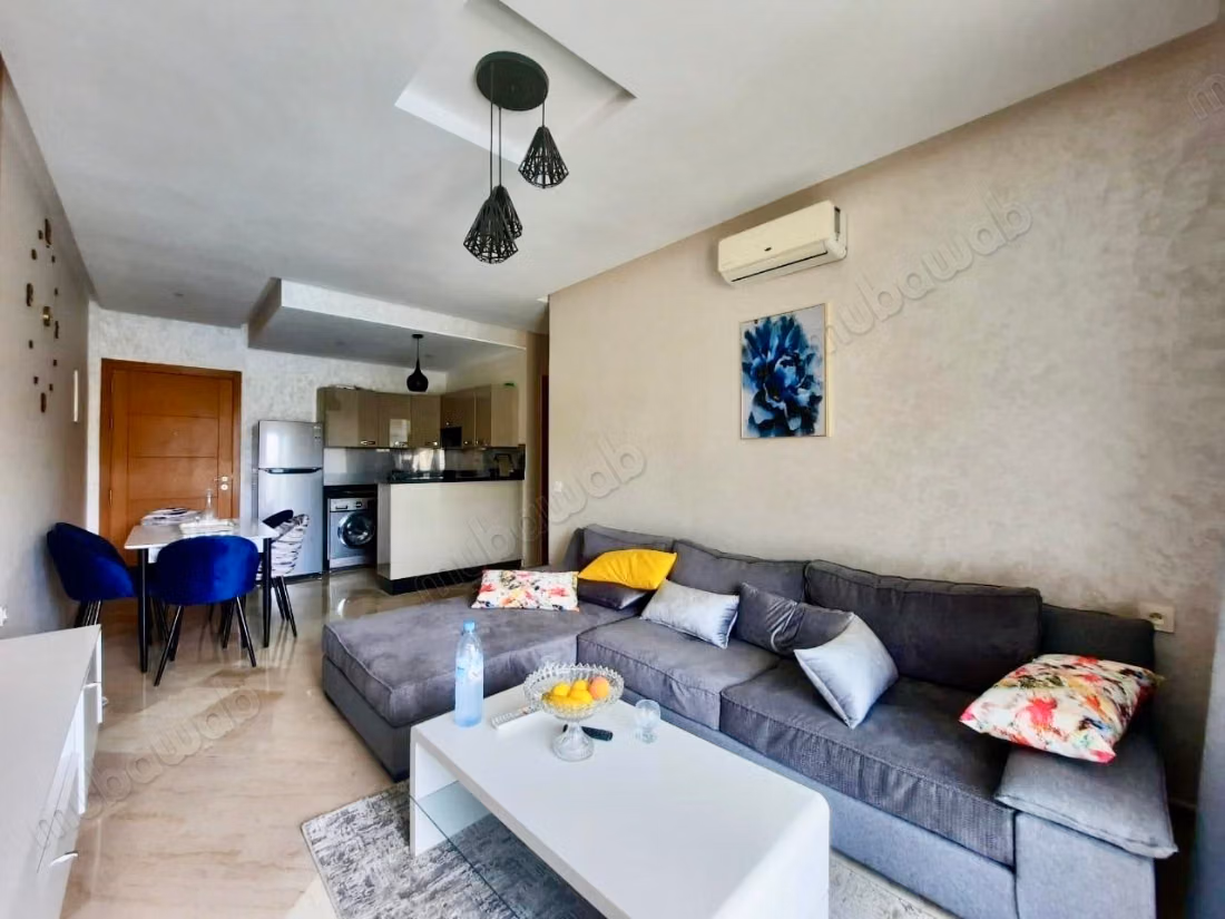 Zeer mooi luxe appartement te huur in Founti. Oppervlakte 120 m². Gemeubileerd