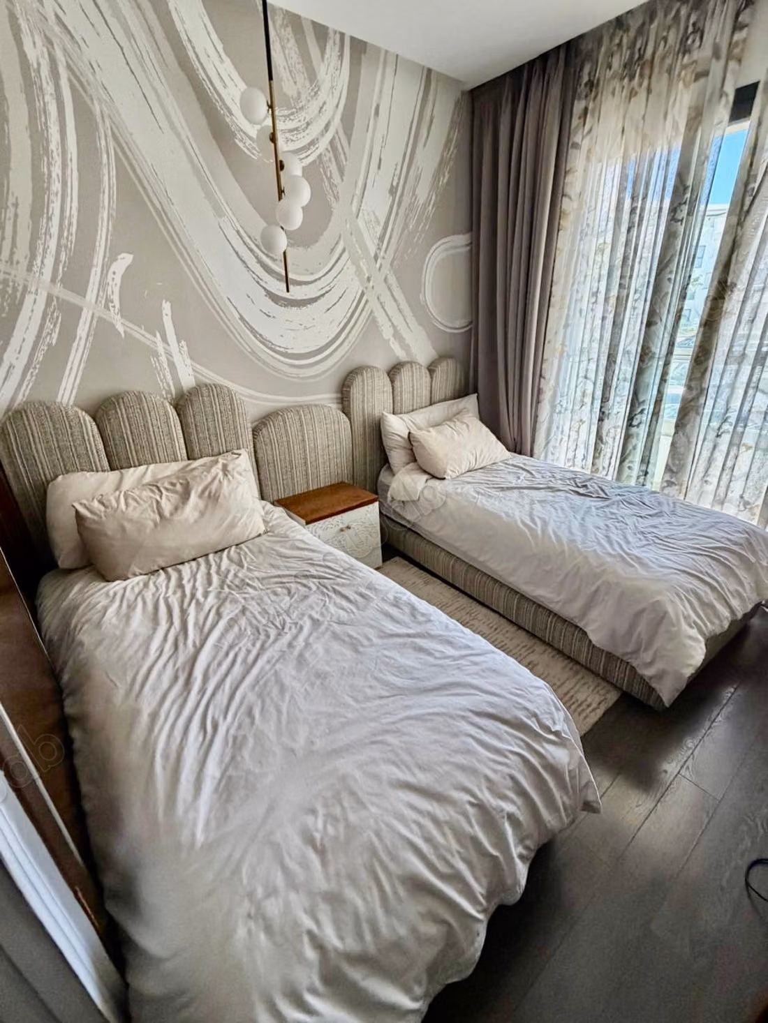 Très bel appartement de luxe haut standing en location à Founti.
Superficie 120 m².
Meublé