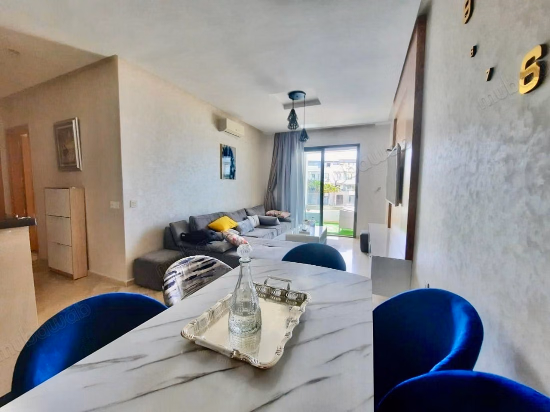 Zeer mooi luxe appartement te huur in Founti. Oppervlakte 120 m². Gemeubileerd