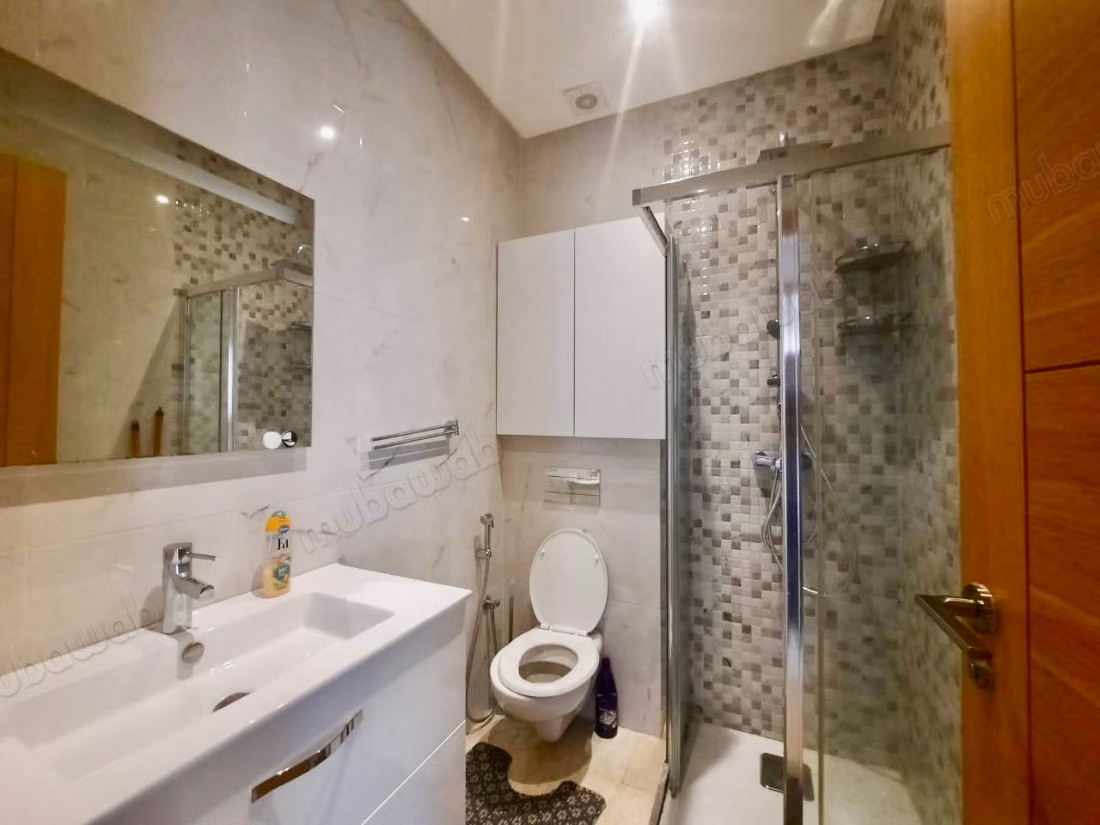 Zeer mooi luxe appartement te huur in Founti. Oppervlakte 120 m². Gemeubileerd