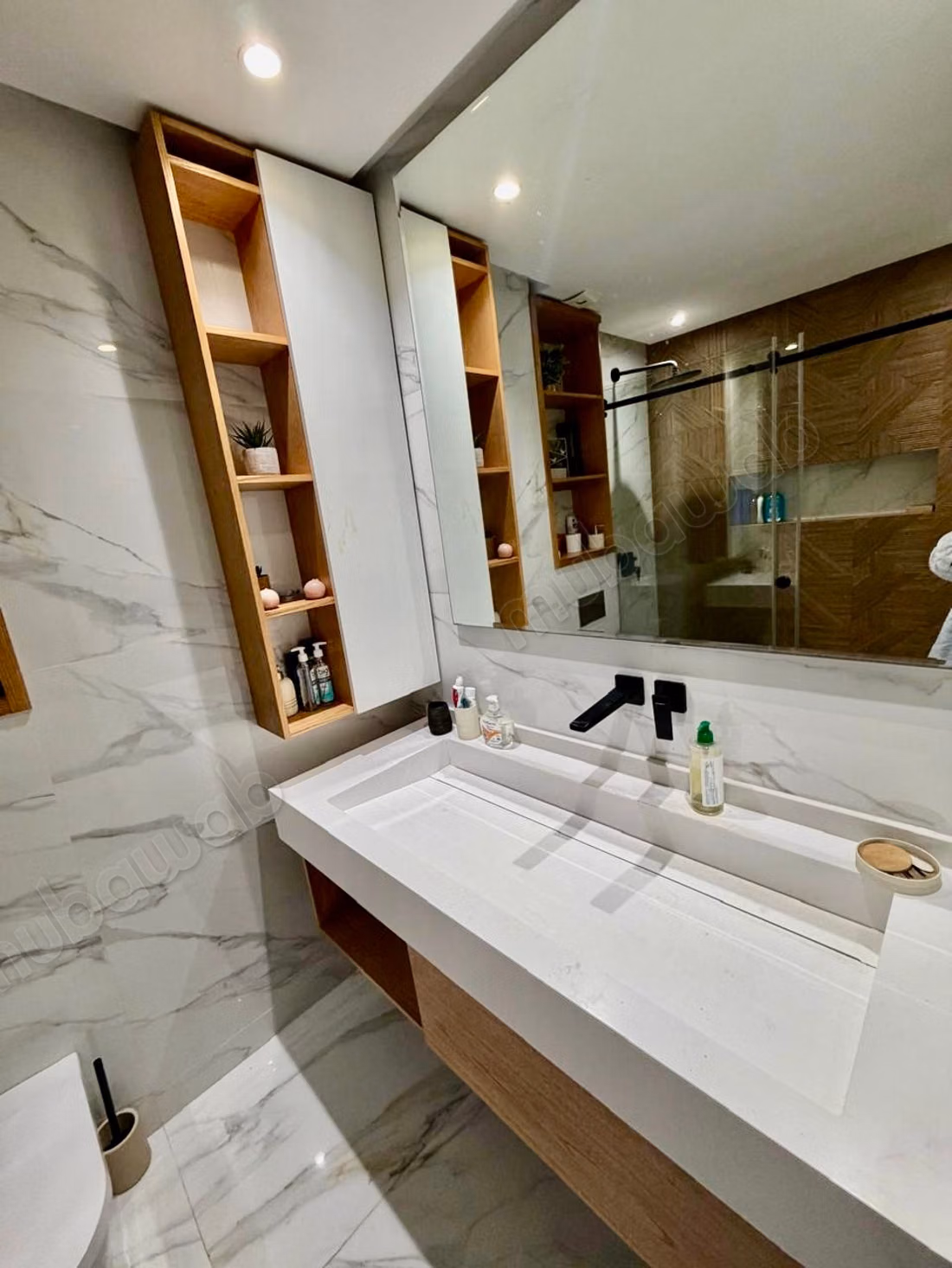 Très bel appartement de luxe haut standing en location à Founti.
Superficie 120 m².
Meublé