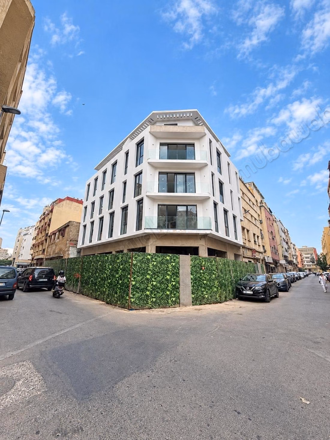 Beauséjour/Immeuble neuf 1100 m² proche CFC