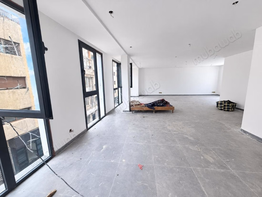 Beauséjour/Immeuble neuf 1100 m² proche CFC