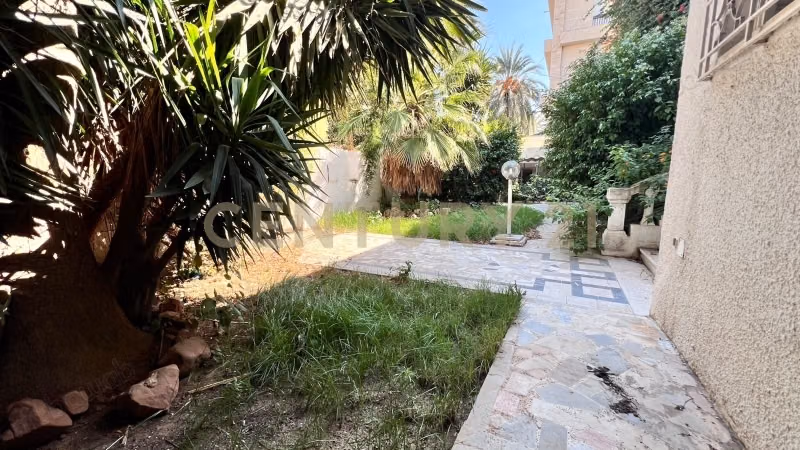 للبيع فيلا بمساحة 952م² في المنزه 5