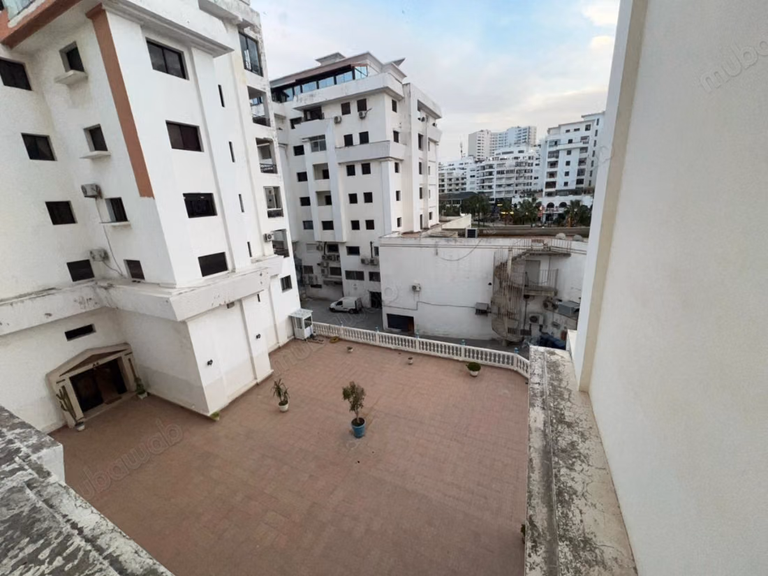 Appartement en location vacance 3 pièce à corniche 
vue sur mer avec parking et wifi