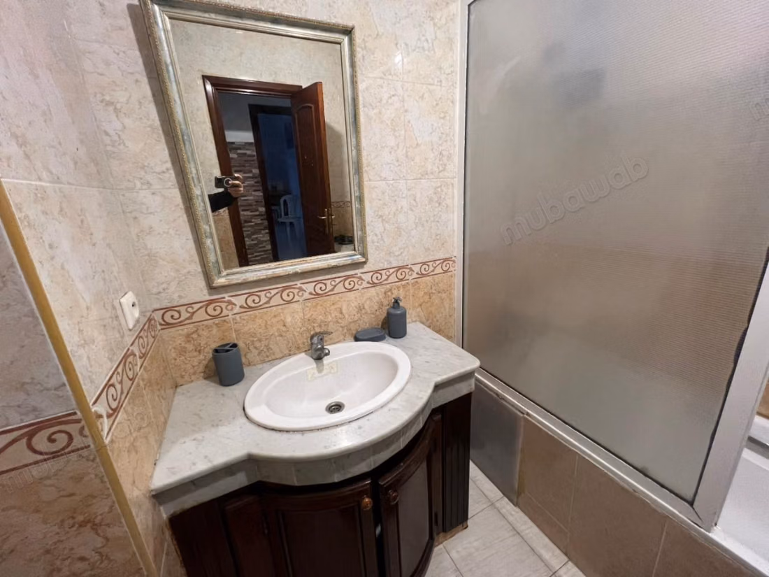 Appartement en location vacance 3 pièce à corniche 
vue sur mer avec parking et wifi