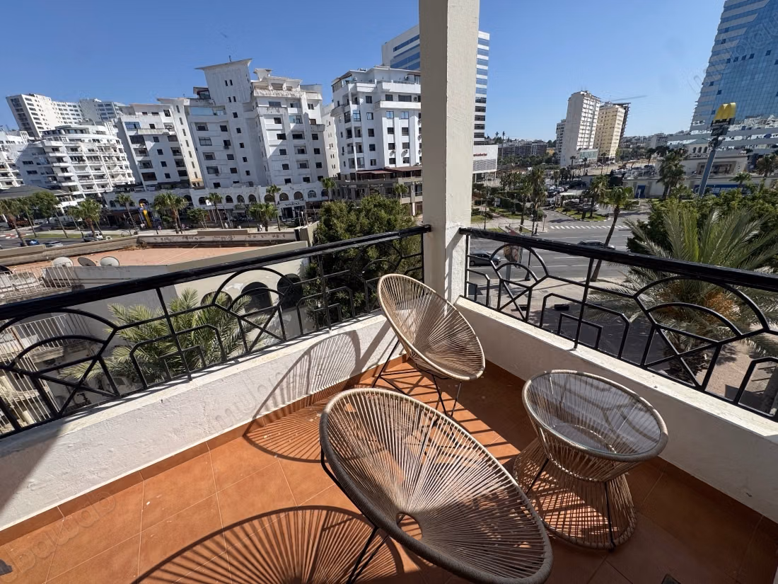 Appartement en location vacance 3 pièce à corniche 
vue sur mer avec parking et wifi