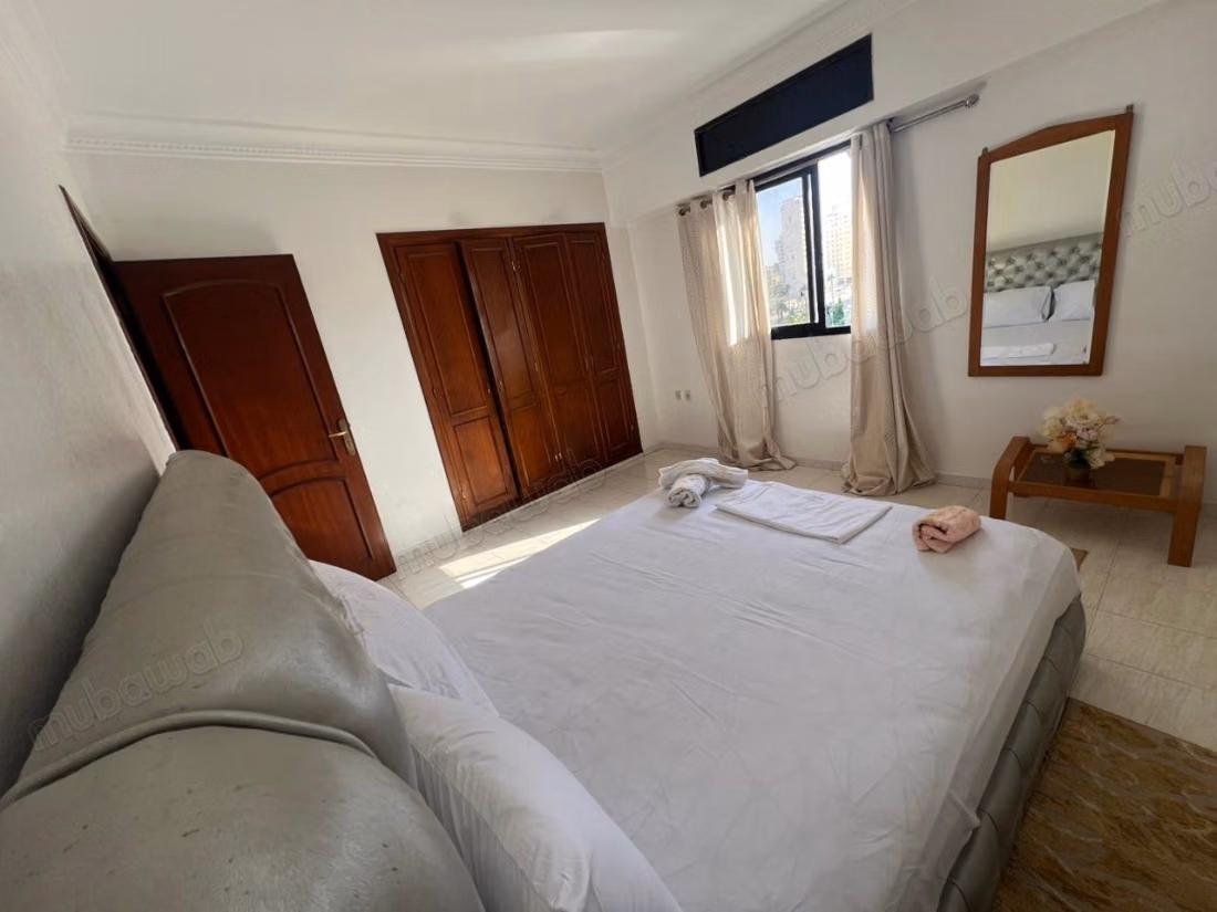 Appartement en location vacance 3 pièce à corniche 
vue sur mer avec parking et wifi