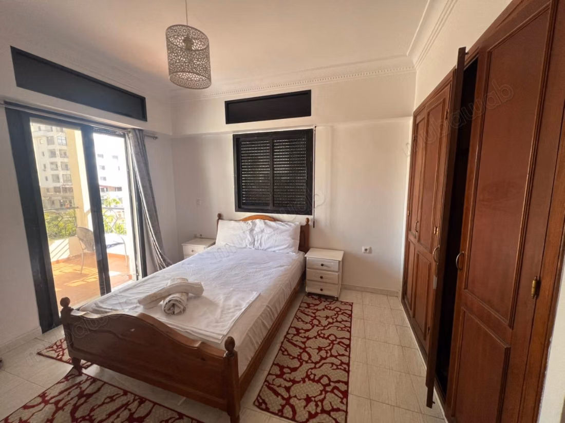 Appartement en location vacance 3 pièce à corniche 
vue sur mer avec parking et wifi