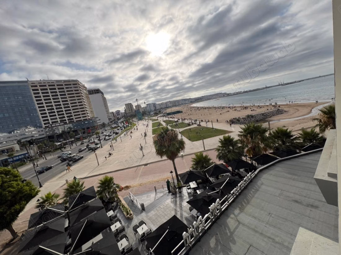 Appartement en location vacance 3 pièce à corniche 
vue sur mer avec parking et wifi