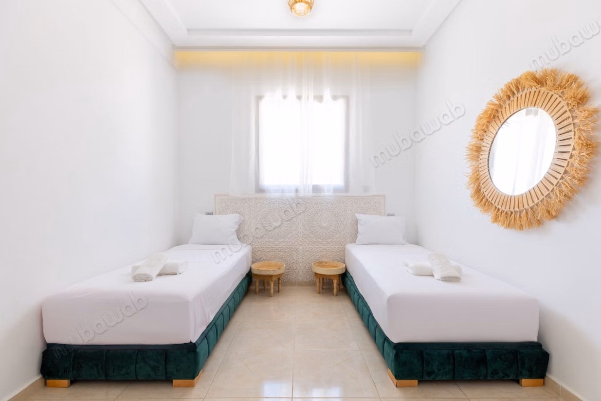 Maison de luxe à vendre à Route de l'Ourika. 
5 grandes pièces. 
Meublé