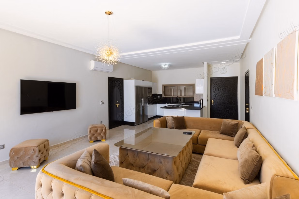 Maison de luxe à vendre à Route de l'Ourika. 
5 grandes pièces. 
Meublé