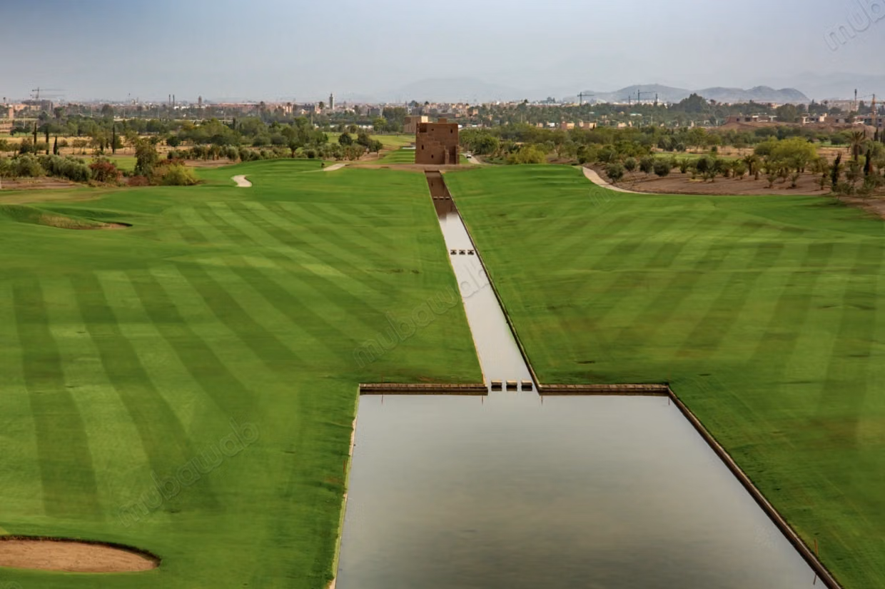 Grande villa avec piscine et hammam 
noria golf 
LLD vide