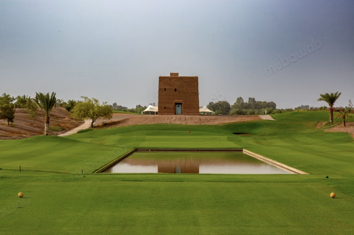 Grande villa avec piscine et hammam 
noria golf 
LLD vide