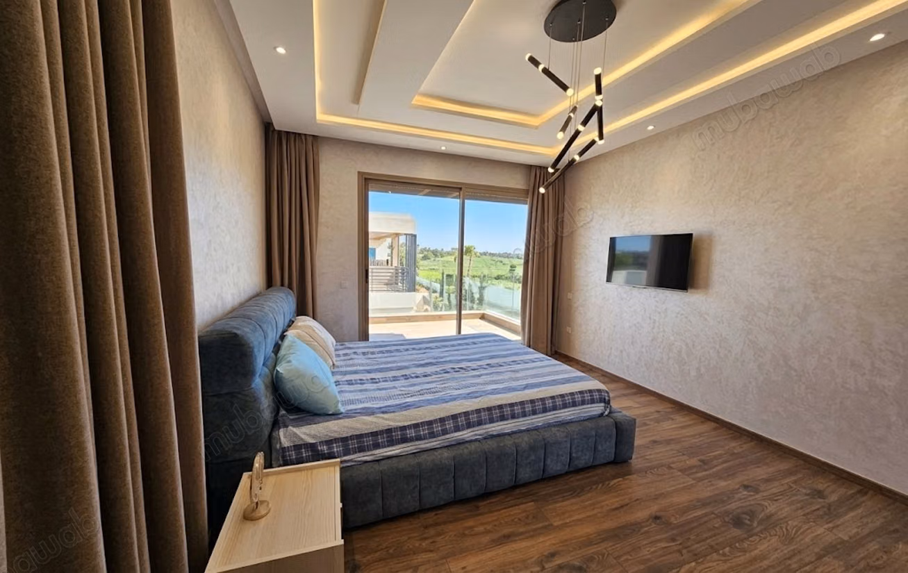 Grande villa avec piscine et hammam 
noria golf 
LLD vide