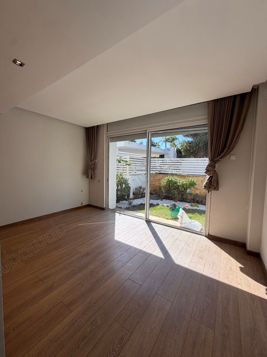 Luxury villa for rent in Ville Verte. 4 beautiful rooms. Satellite dish system and secured residence