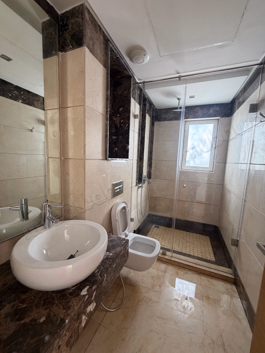 Luxury villa for rent in Ville Verte. 4 beautiful rooms. Satellite dish system and secured residence