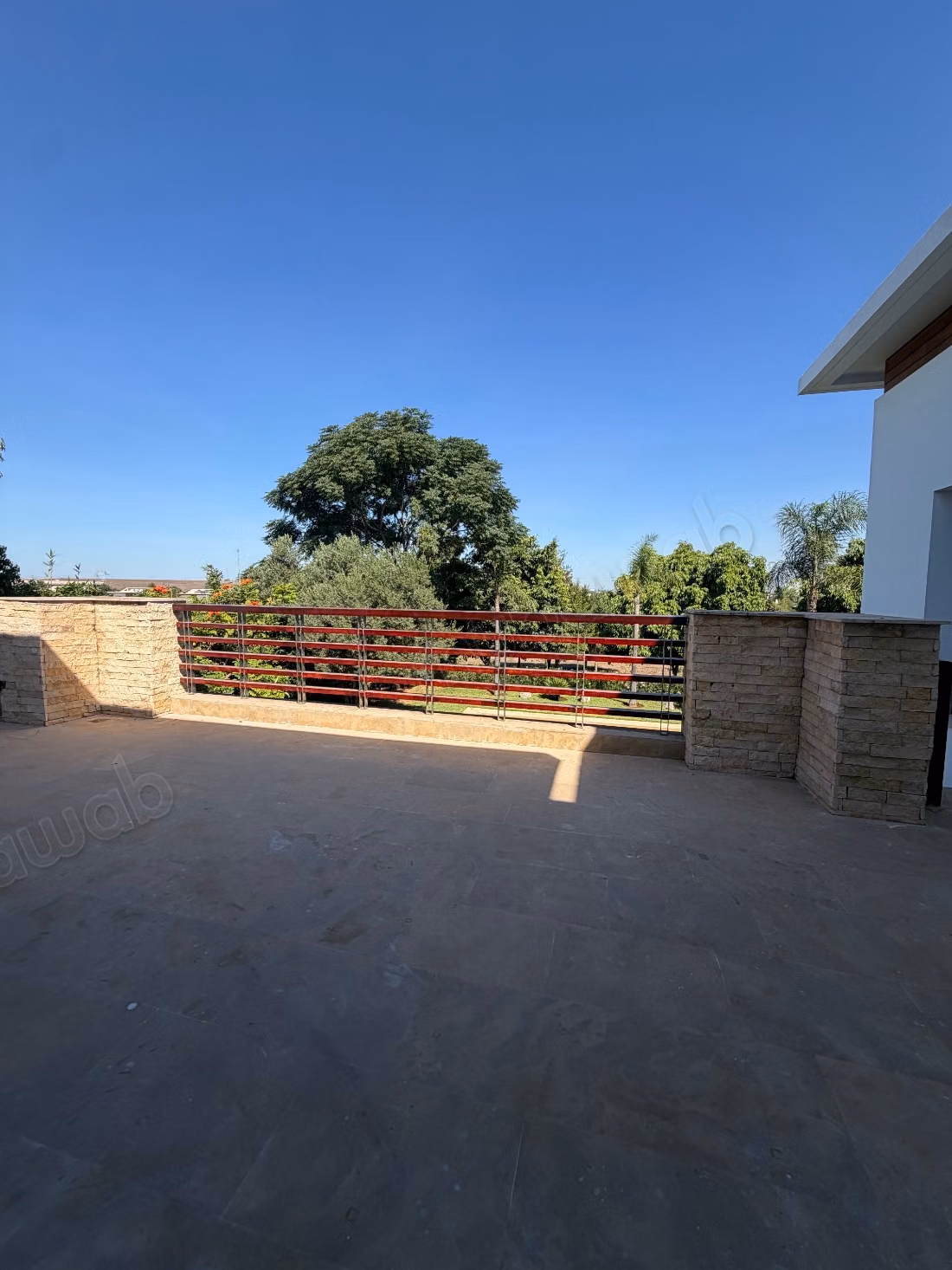 Luxury villa for rent in Ville Verte. 4 beautiful rooms. Satellite dish system and secured residence