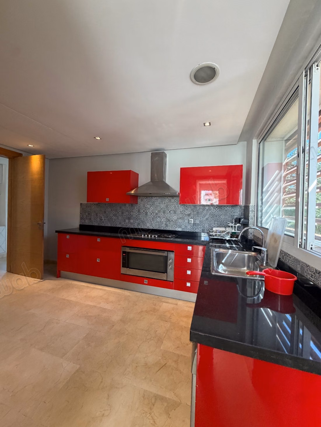Luxury villa for rent in Ville Verte. 4 beautiful rooms. Satellite dish system and secured residence