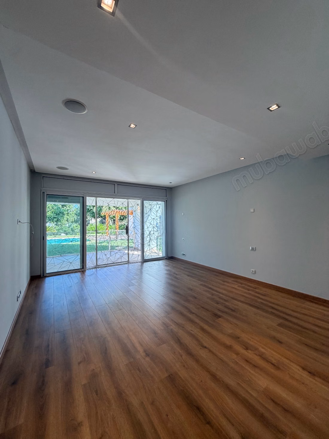 Luxury villa for rent in Ville Verte. 4 beautiful rooms. Satellite dish system and secured residence
