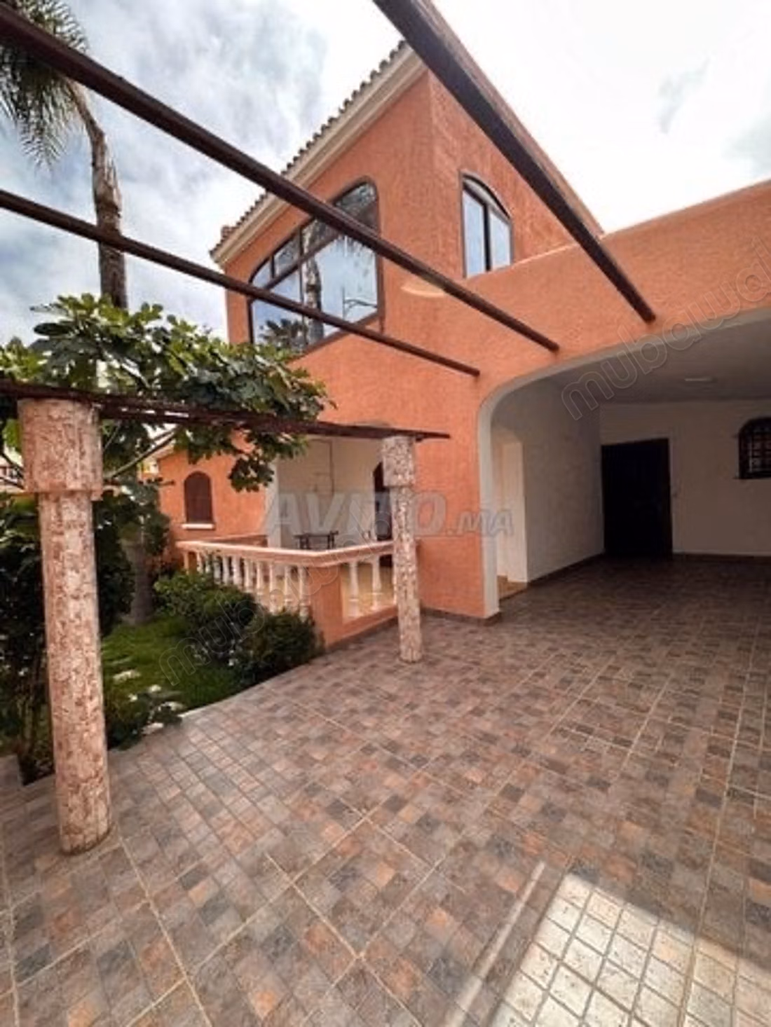 Maison de luxe à louer à Monica.
Surface totale 450 m².
Concierge et climatisation