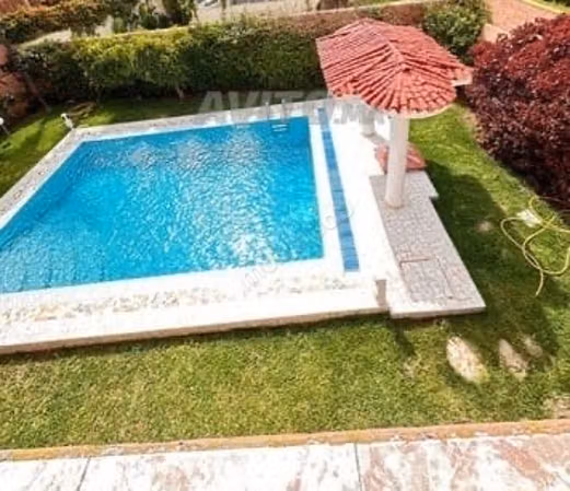 Maison de luxe à louer à Monica.
Surface totale 450 m².
Concierge et climatisation