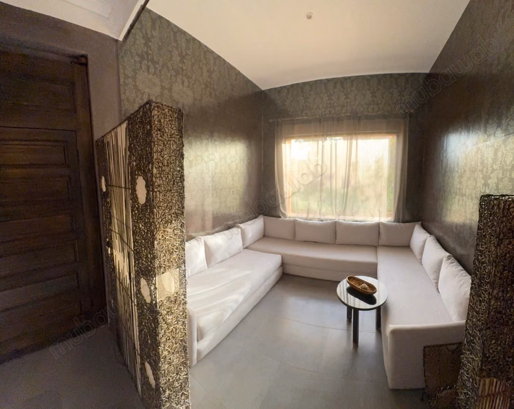High-end house for sale on Fez Road. 4 large rooms. Well furnished