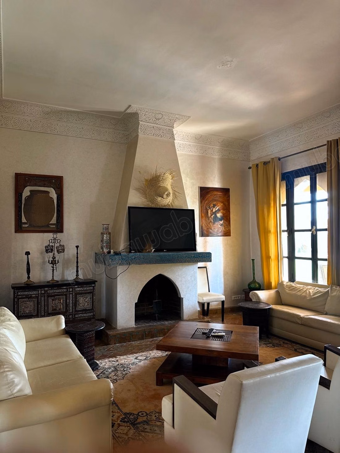 High-end house for sale on Fez Road. 4 large rooms. Well furnished