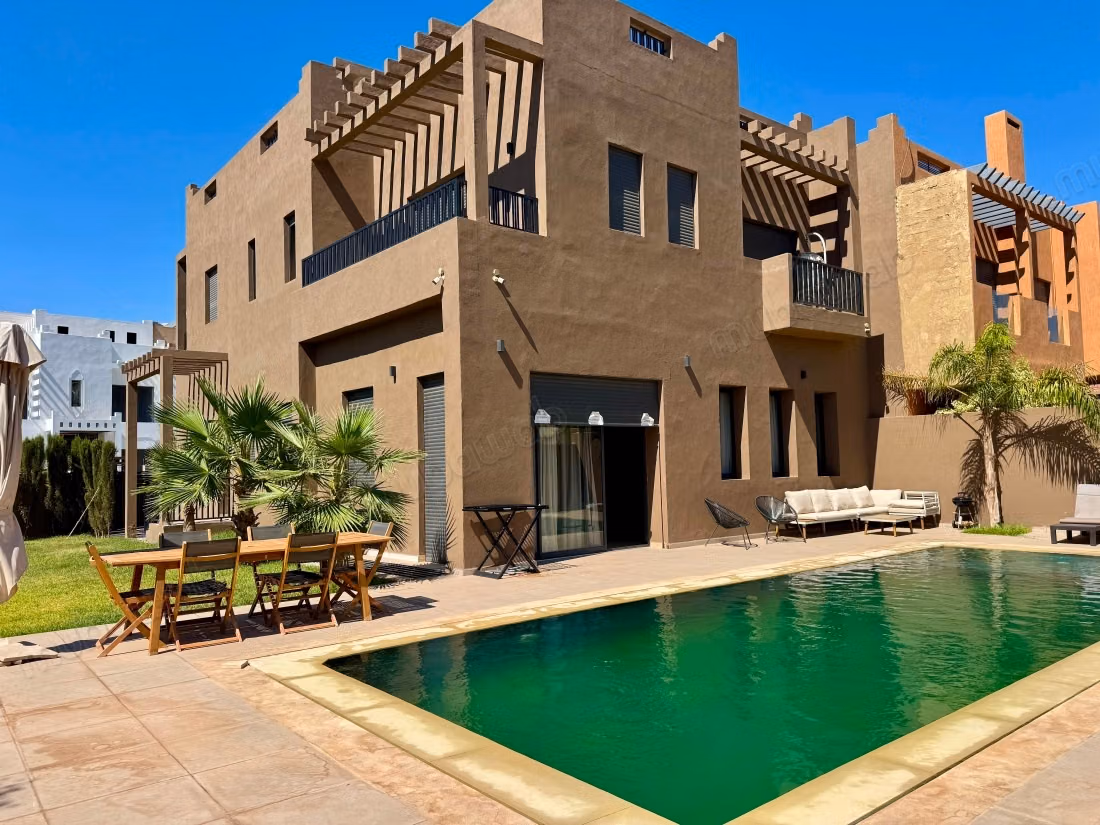 Luxury villa for sale in Ennakhil Palmeraie. Area of 460 m²