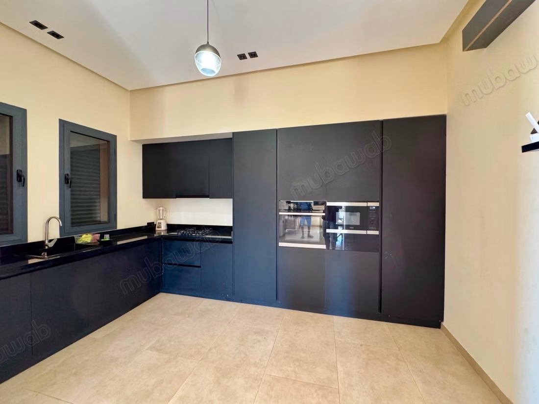Luxury villa for sale in Ennakhil Palmeraie. Area of 460 m²