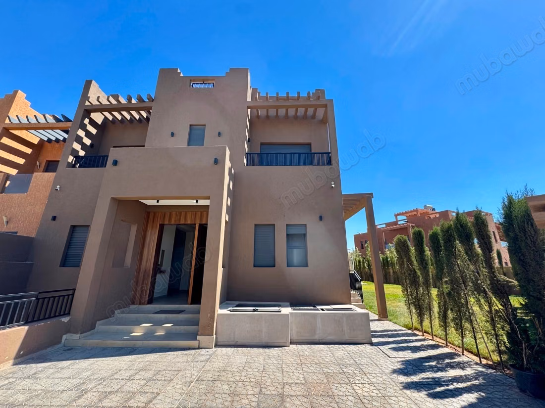 Luxury villa for sale in Ennakhil Palmeraie. Area of 460 m²