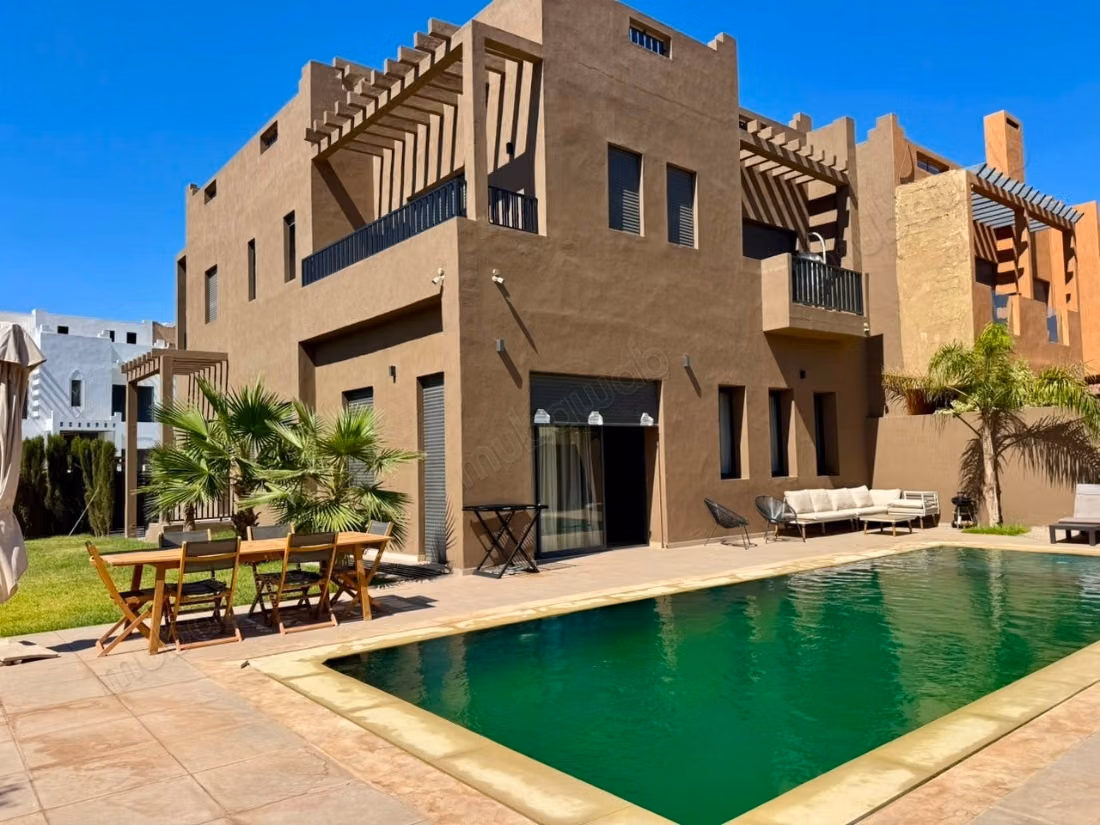 Luxury villa for sale in Ennakhil Palmeraie. Area of 460 m²