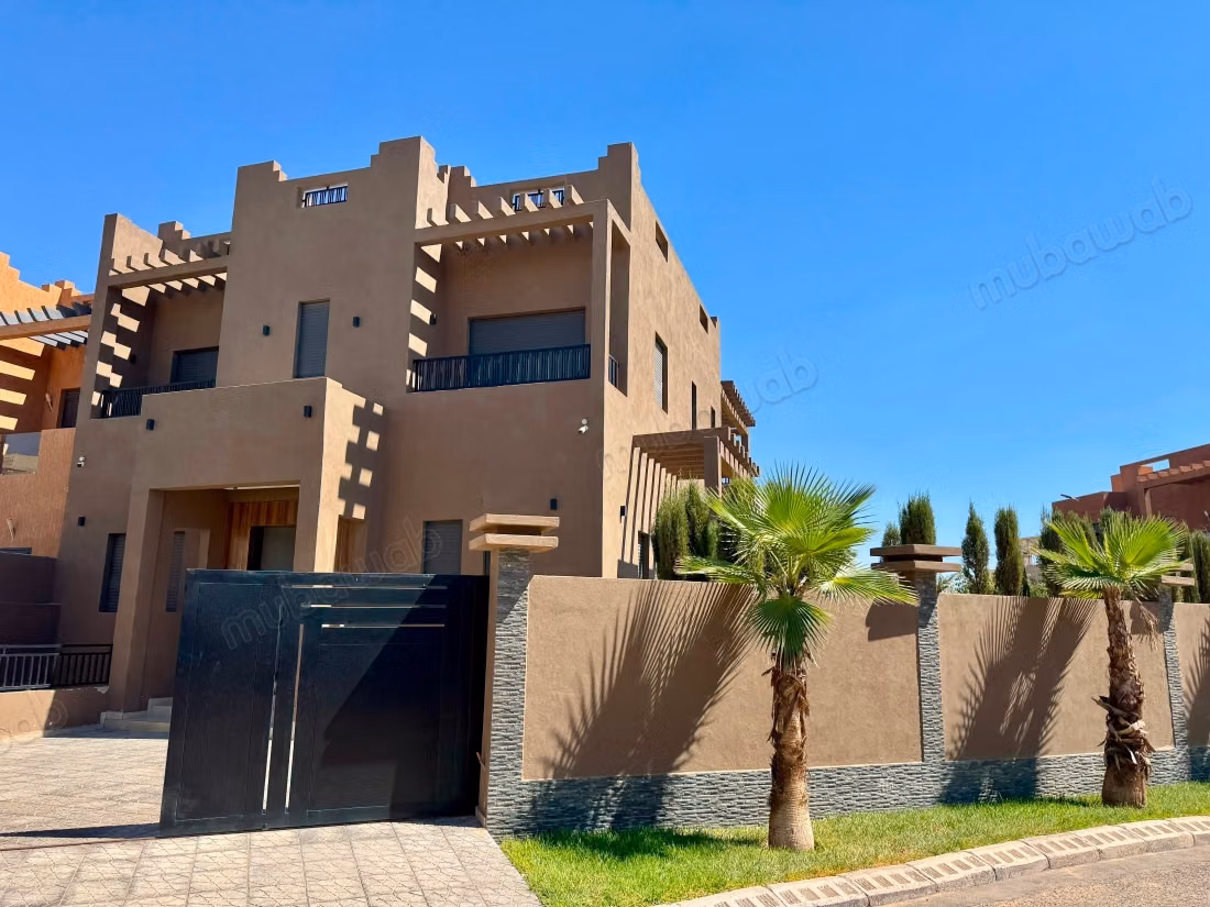 Luxury villa for sale in Ennakhil Palmeraie. Area of 460 m²