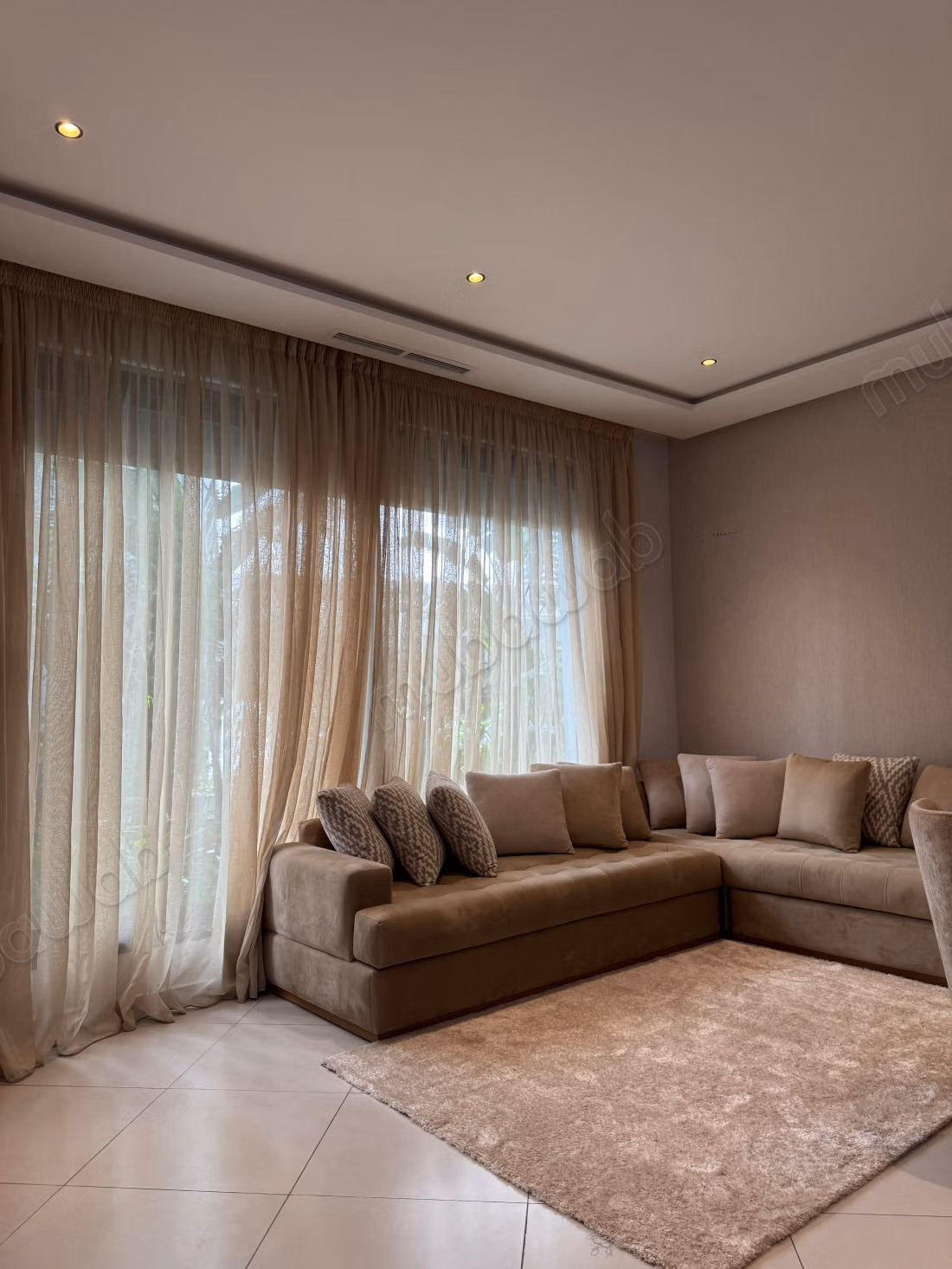 Au Golf: Appartement moderne avec Piscine à louer