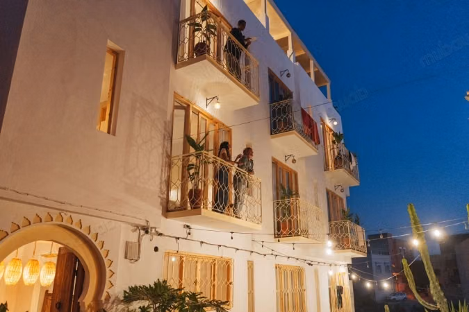 Hotel waves a vendre