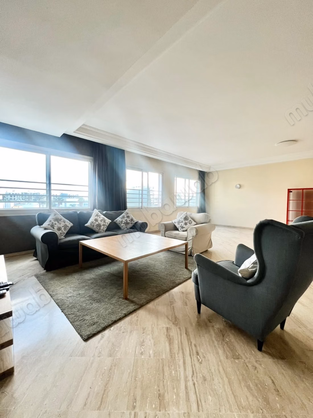 Apartamento semi-amueblado en alquiler - Palmier,
