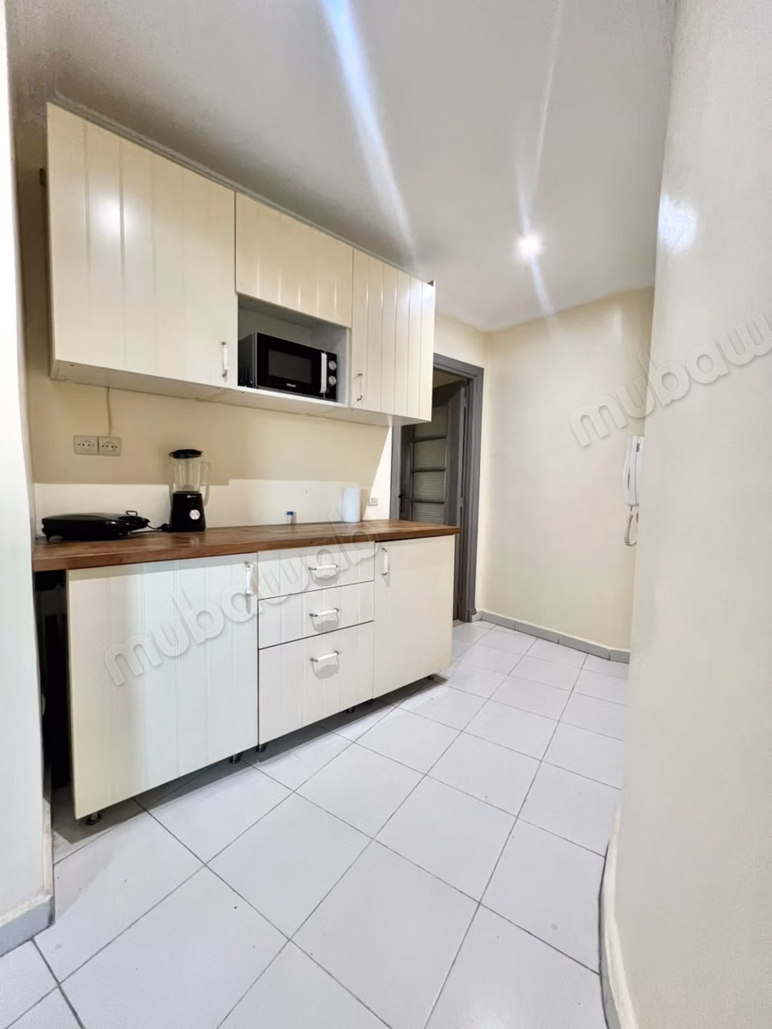 Apartamento semi-amueblado en alquiler - Palmier,