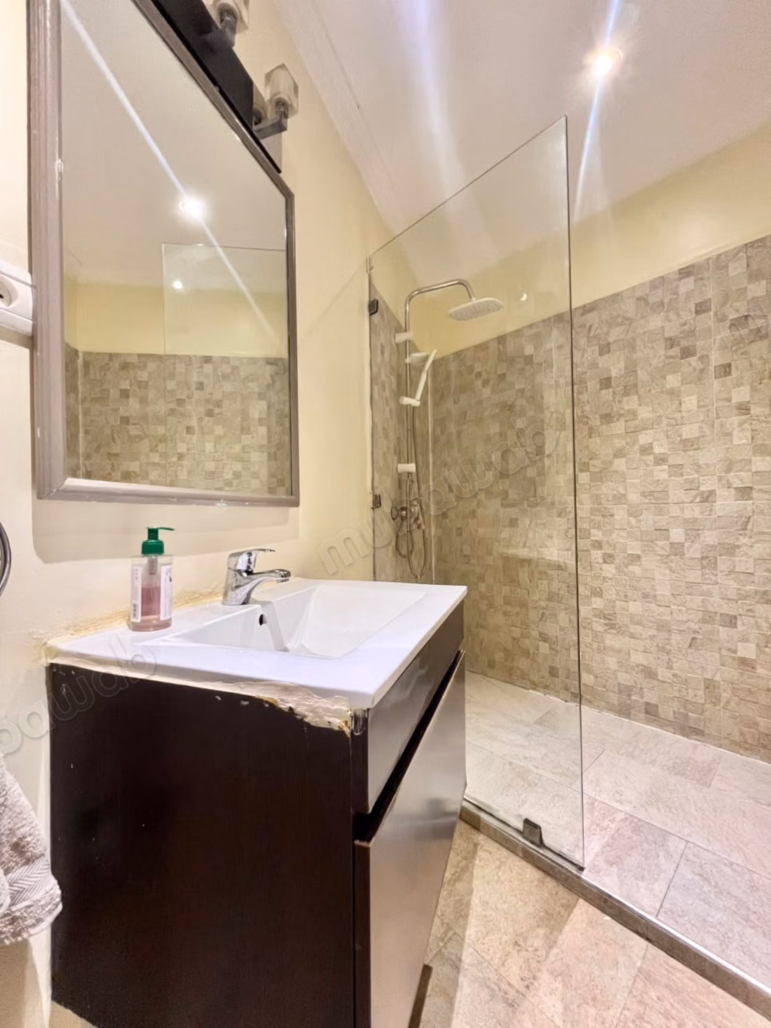 Apartamento semi-amueblado en alquiler - Palmier,