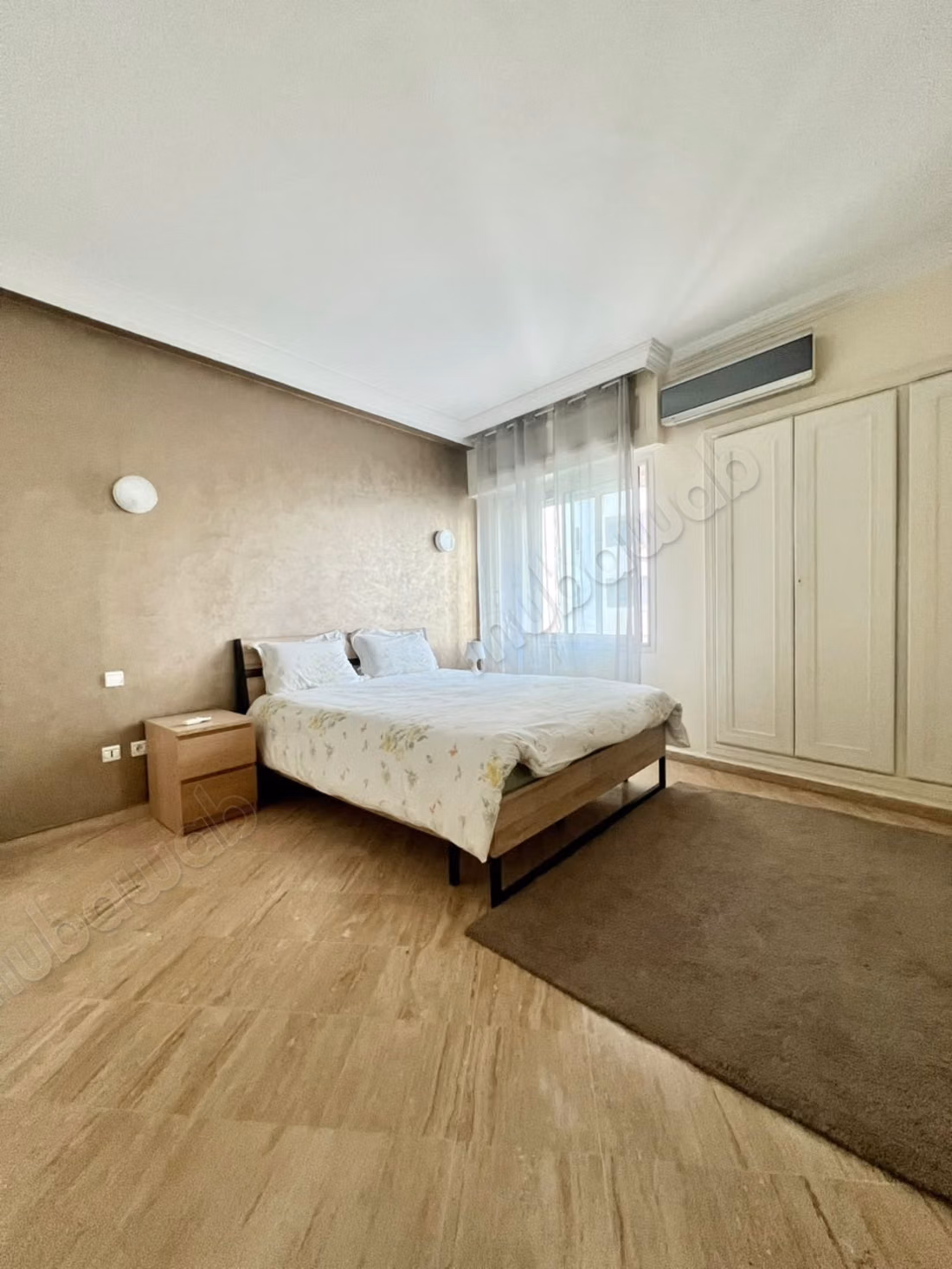 Apartamento semi-amueblado en alquiler - Palmier,