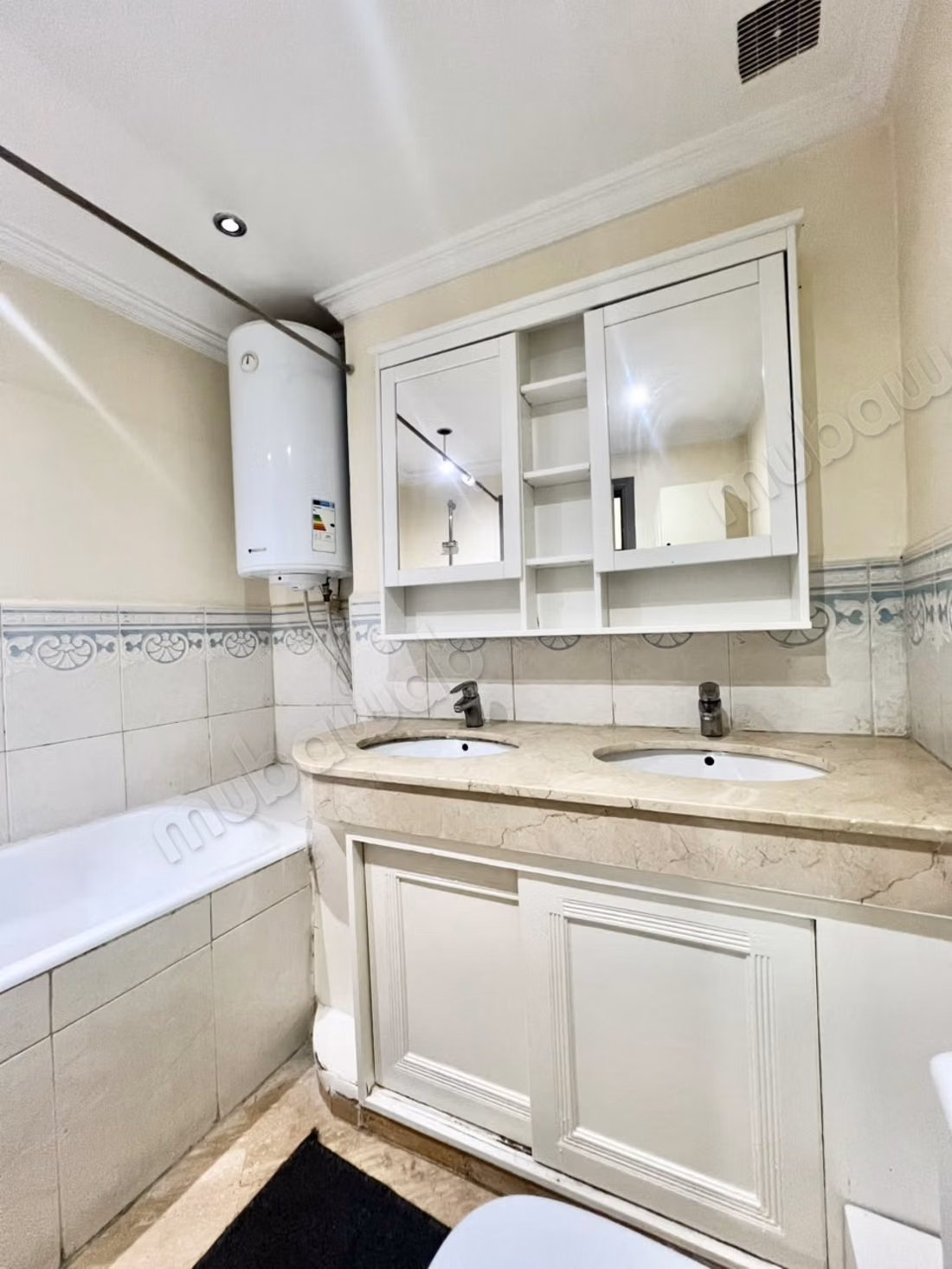 Apartamento semi-amueblado en alquiler - Palmier,
