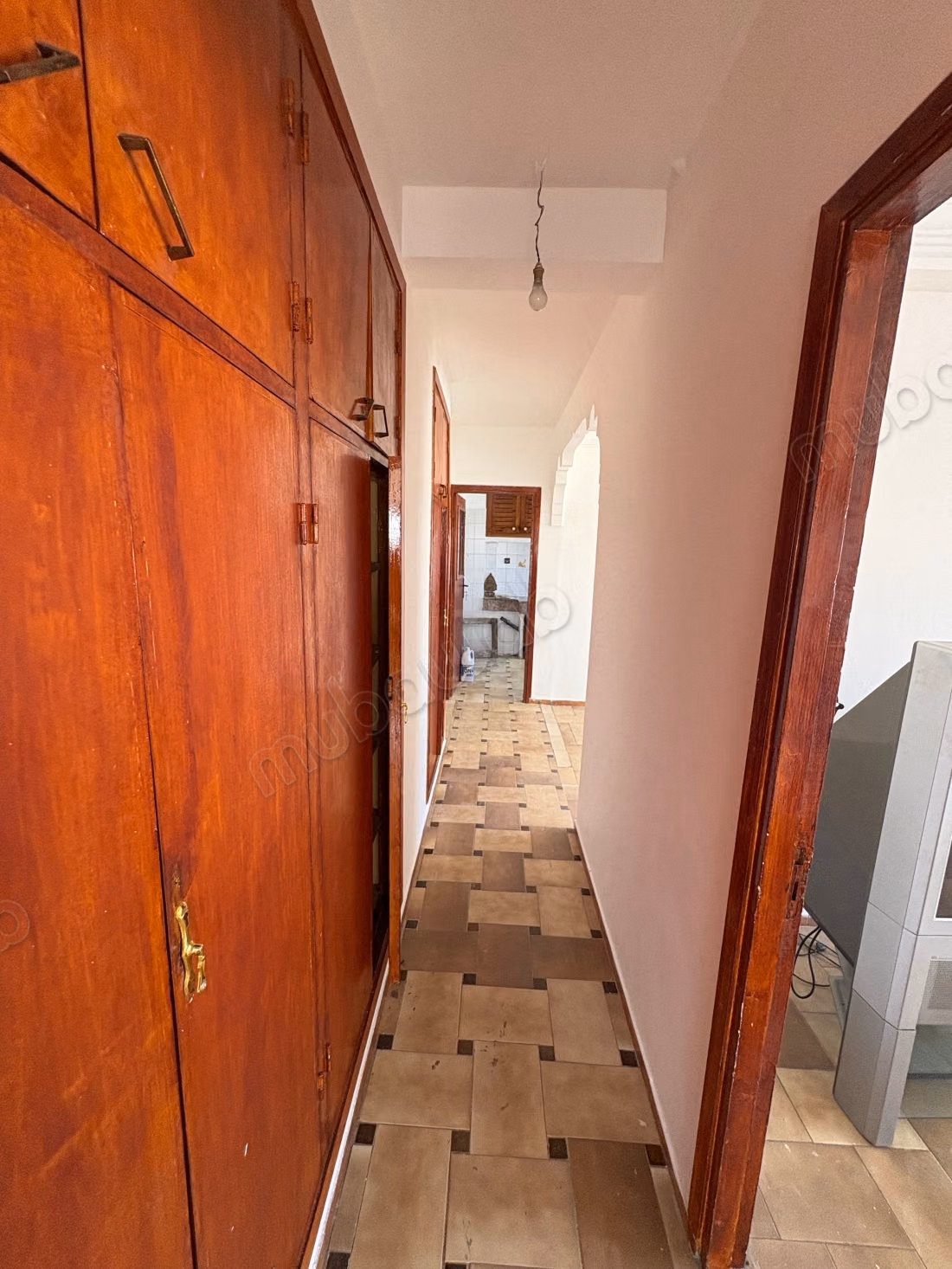 Appartement à vendre à Anfa. 
Superficie 144 m². 
Avec ascenseur et terrasse