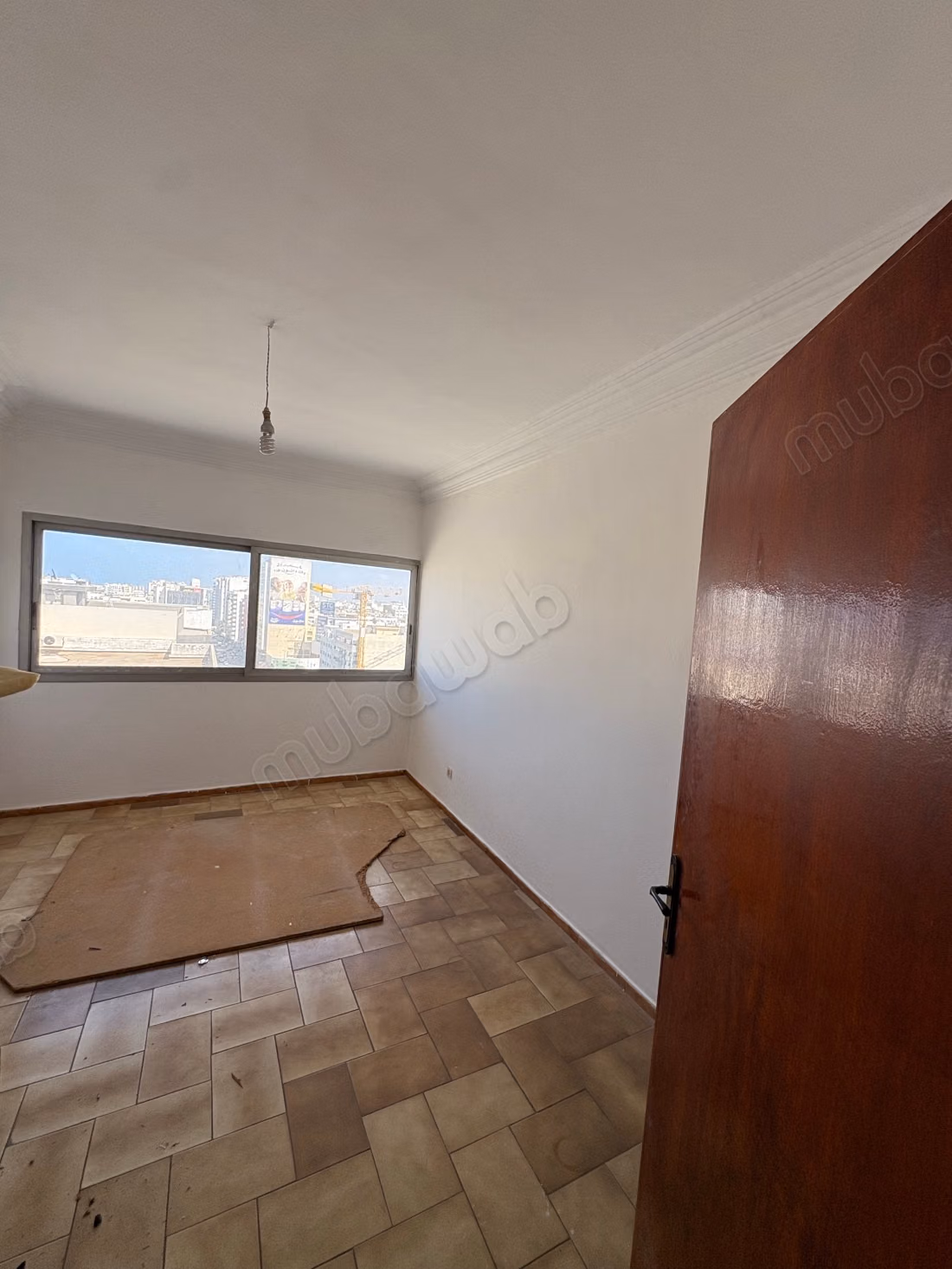 Appartement à vendre à Anfa. 
Superficie 144 m². 
Avec ascenseur et terrasse