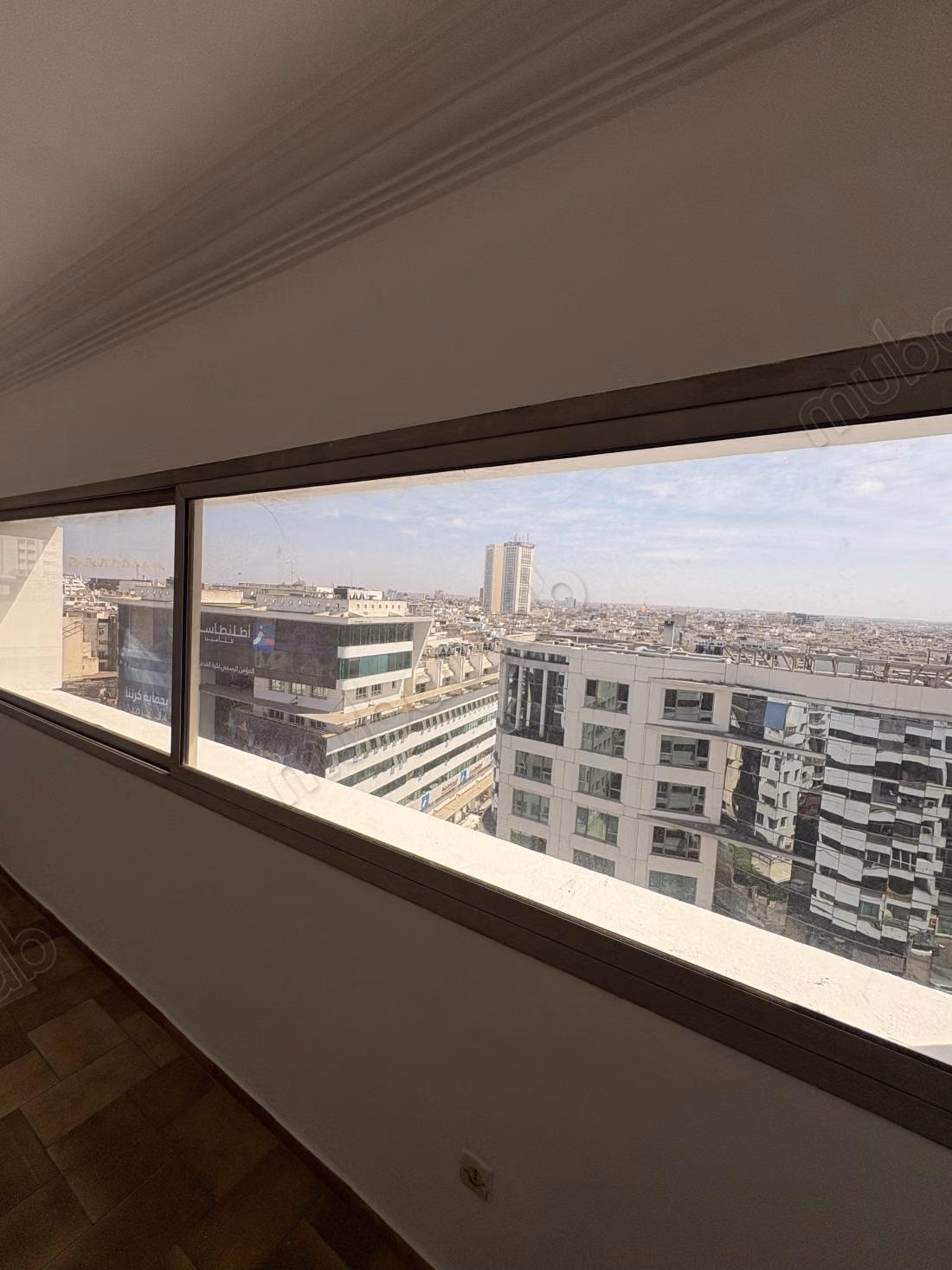 Appartement à vendre à Anfa. 
Superficie 144 m². 
Avec ascenseur et terrasse