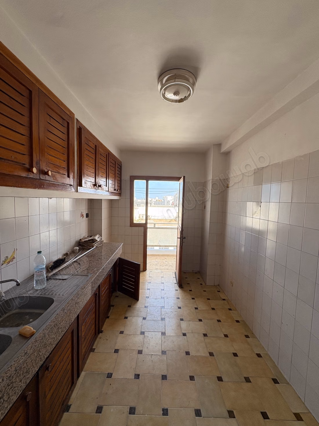 Appartement à vendre à Anfa. 
Superficie 144 m². 
Avec ascenseur et terrasse