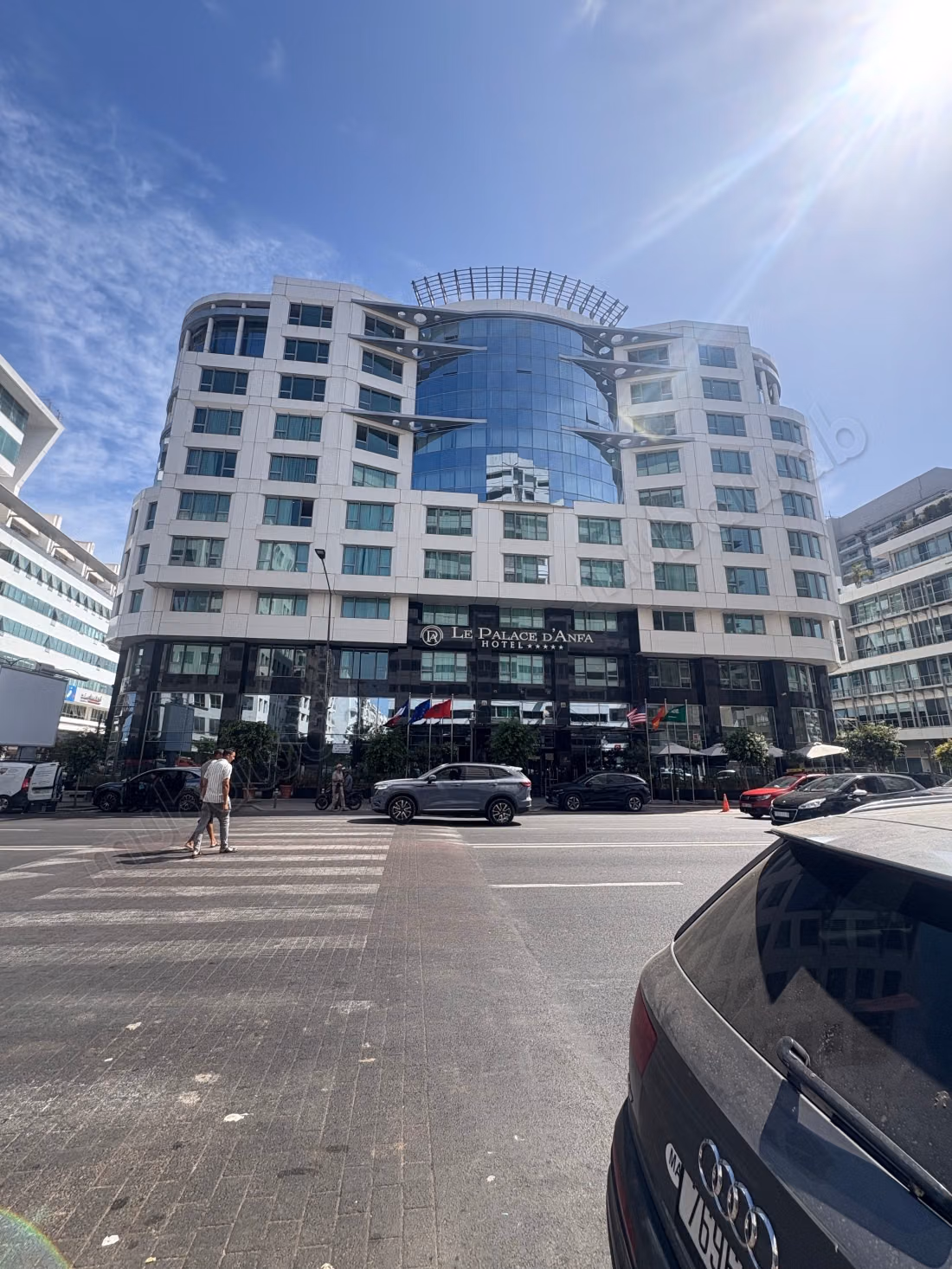 Appartement à vendre à Anfa. 
Superficie 144 m². 
Avec ascenseur et terrasse