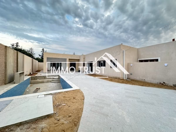 Single-storey villa S3 with pool in La Soukra