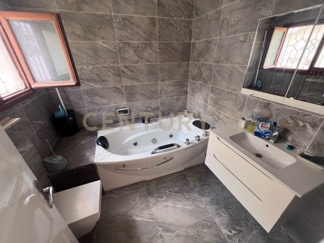 Rdc de villa S2 meublé