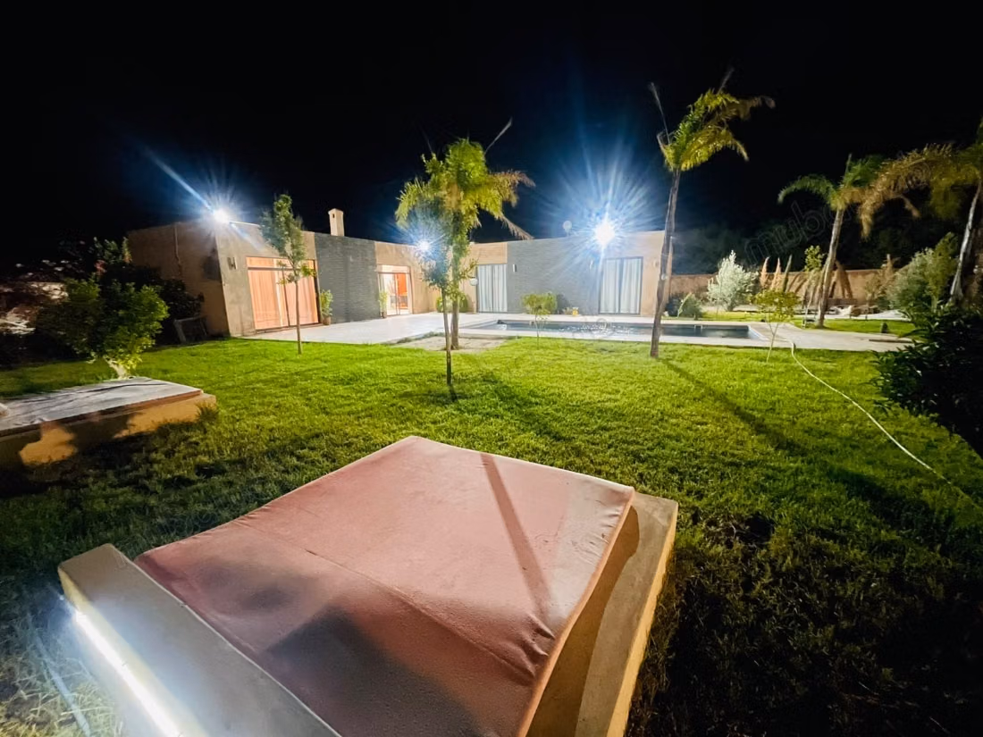 Luxury villa for rent on Fez Road. Area 300 m². Well furnished