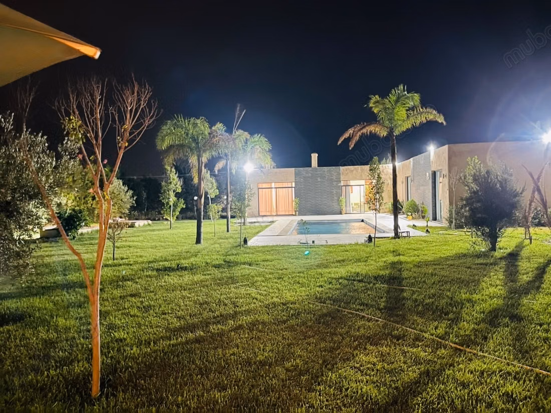 Luxury villa for rent on Fez Road. Area 300 m². Well furnished